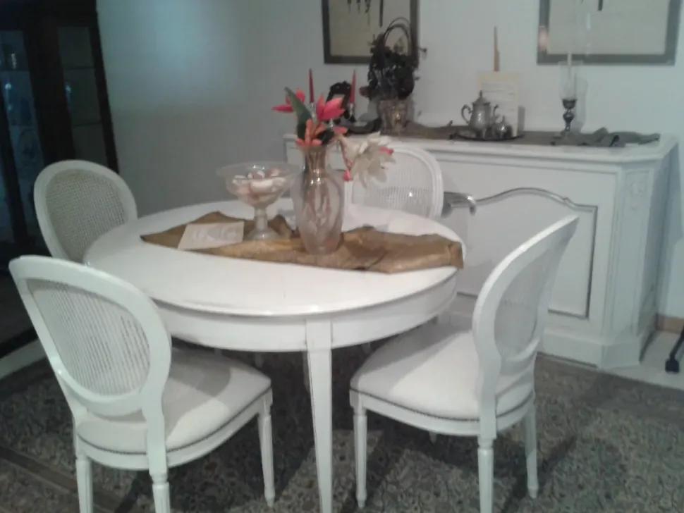 TAVOLO Grande arredo Tavolo ovale con gambe a spillo e n. 4 sedie imbottite SCONTATO 53%