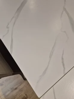 Tavolo in ceramica rettangolare Bilbao Artigianale in offerta outlet