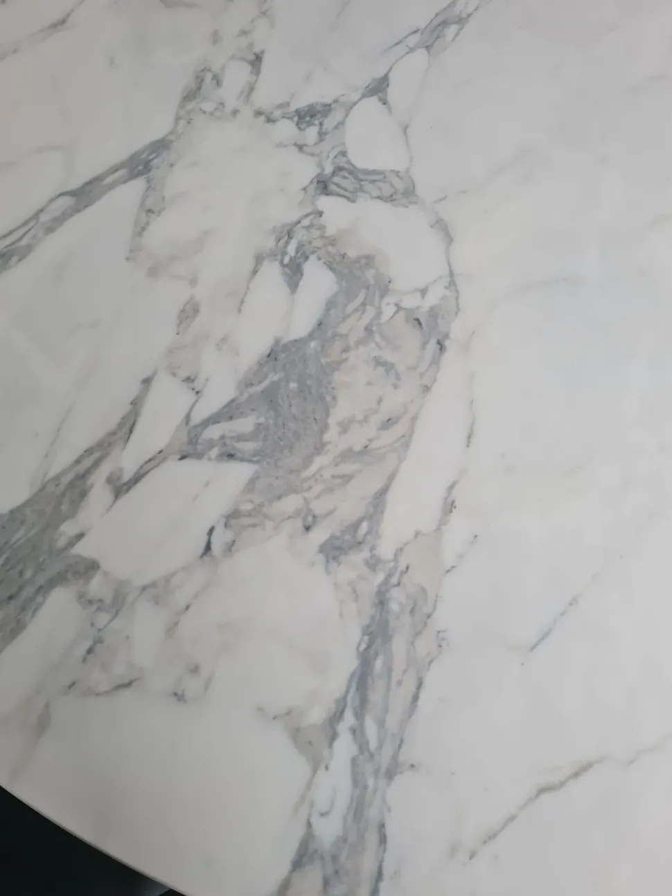 Tavolo in ceramica rotondo Circus Bonaldo a prezzo ribassato