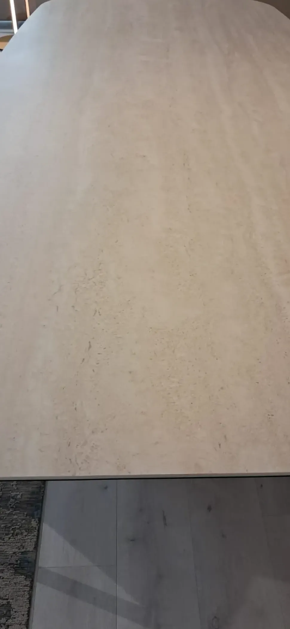 Tavolo in ceramica sagomato Skorpio Cattelan italia in offerta outlet