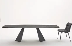 Tavolo in ceramica sagomato Portaland Friulsedie a prezzo scontato