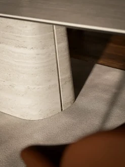 Tavolo in ceramica sagomato Napoleon Cattelan italia in offerta outlet