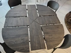 Tavolo in laminato rotondo Petalo Easyline in offerta outlet