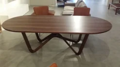 Tavolo in legno ovale 988 Rolf benz in offerta outlet