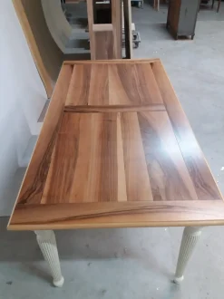 Tavolo in legno rettangolare Modello i solisti Artigianale in offerta outlet