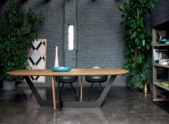 Tavolo in legno sagomato Cosmopolitan Devina nais in Offerta Outlet