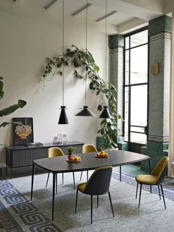 Tavolo in legno sagomato Lea Midj a prezzo ribassato