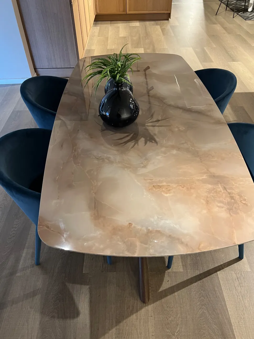 Tavolo in marmo ellittico Gemini Stones in offerta outlet