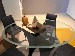 Tavolo in offerta outlet modello Arc di Molteni & c