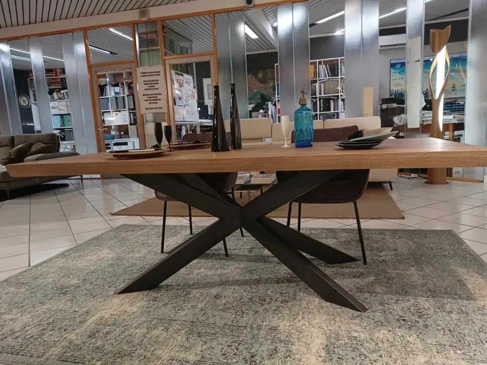 Tavolo in offerta outlet modello Tavolo star di Devina nais