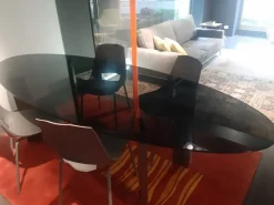 Tavolo in vetro ellittico Taul Misuraemme in offerta outlet