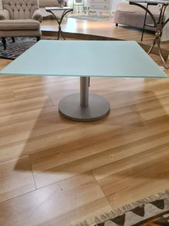 Tavolo in vetro quadrato Crystal Jesse a prezzo ribassato