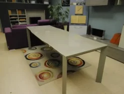 Tavolo in vetro rettangolare Modem Stones a prezzo ribassato