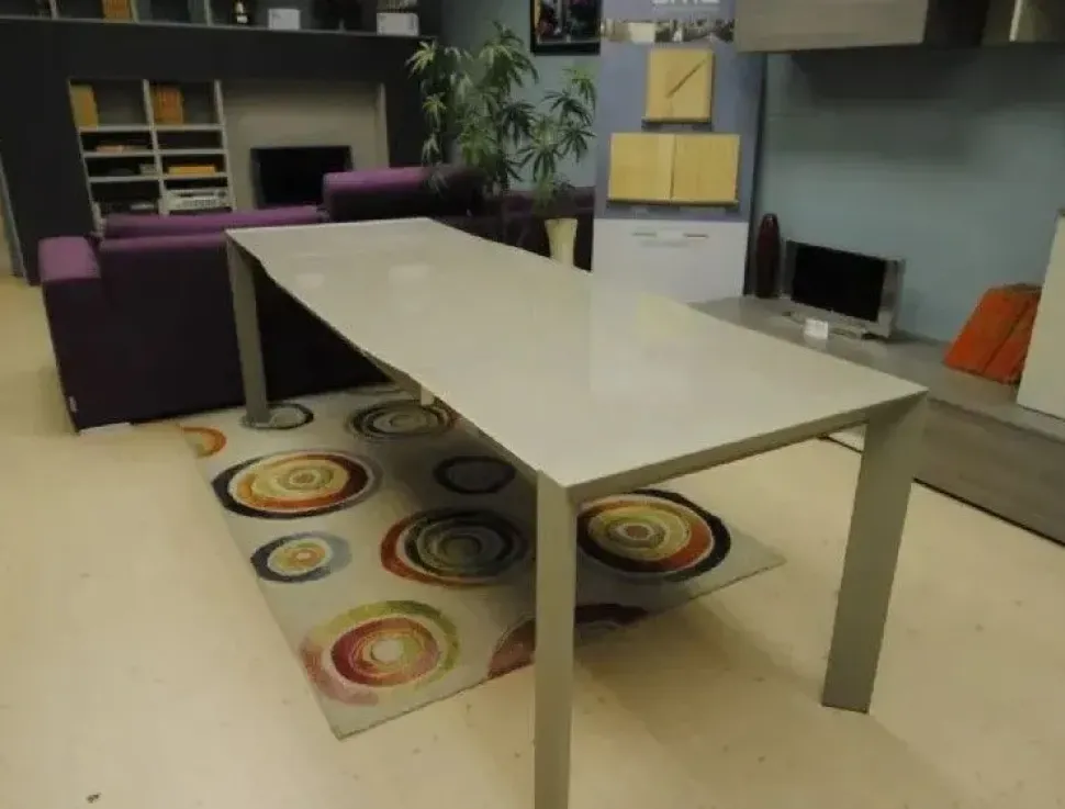 Tavolo in vetro rettangolare Modem Stones a prezzo ribassato