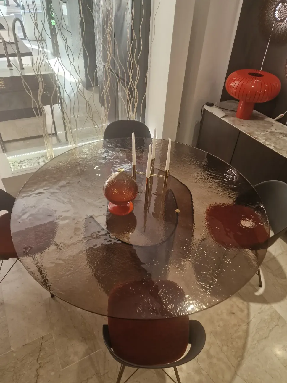 Tavolo in vetro rotondo Blur Nature design a prezzo ribassato