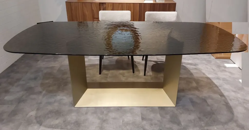 Tavolo in vetro sagomato T5 fused Tonelli design in offerta outlet