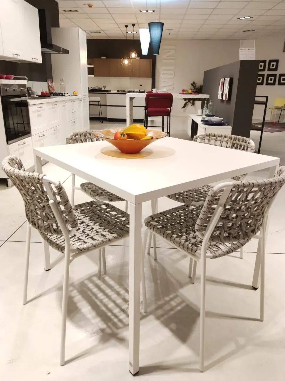 Tavolo Iron di Connubia: richiedi ora il prezzo riservato