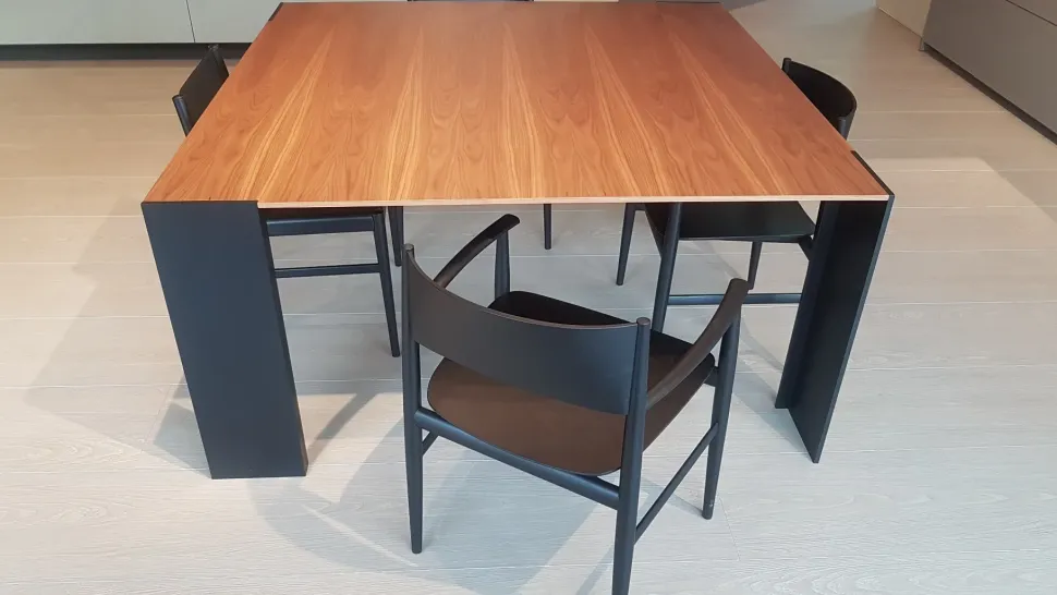 Tavolo Metallico Porro a prezzo ribassato