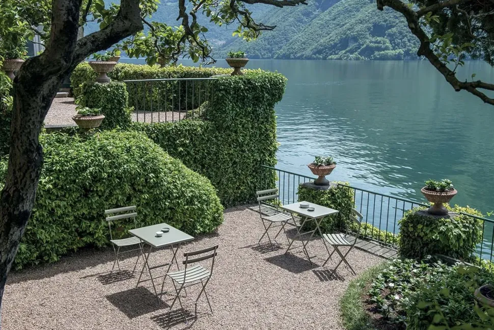 Tavolo modello Arc en ciel da giardino Emu a prezzo Outlet