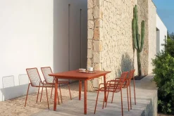 Tavolo modello Plus4 per l'esterno Emu a prezzo Outlet