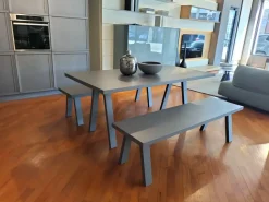 Tavolo Newport di Stosa scontato del 50%