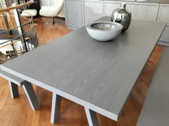 Tavolo Newport di Stosa scontato del 50%