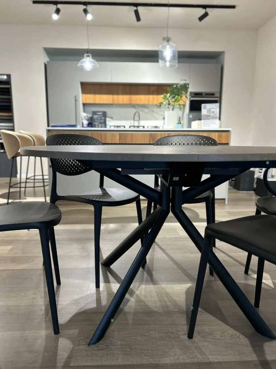 Tavolo ovale allungabile Giove di Connubia a prezzo riservato