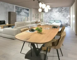 Tavolo ovale Cosmopolitan di Devina nais a prezzo riservato