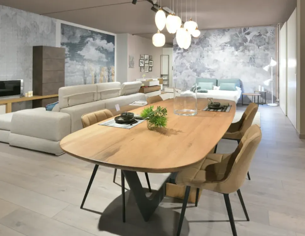 Tavolo ovale Cosmopolitan di Devina nais a prezzo riservato