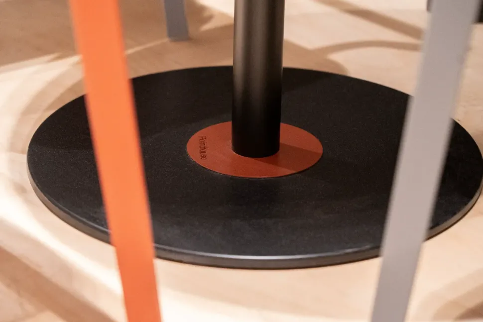 Tavolo Ovo tondo di Point house scontato del 38%