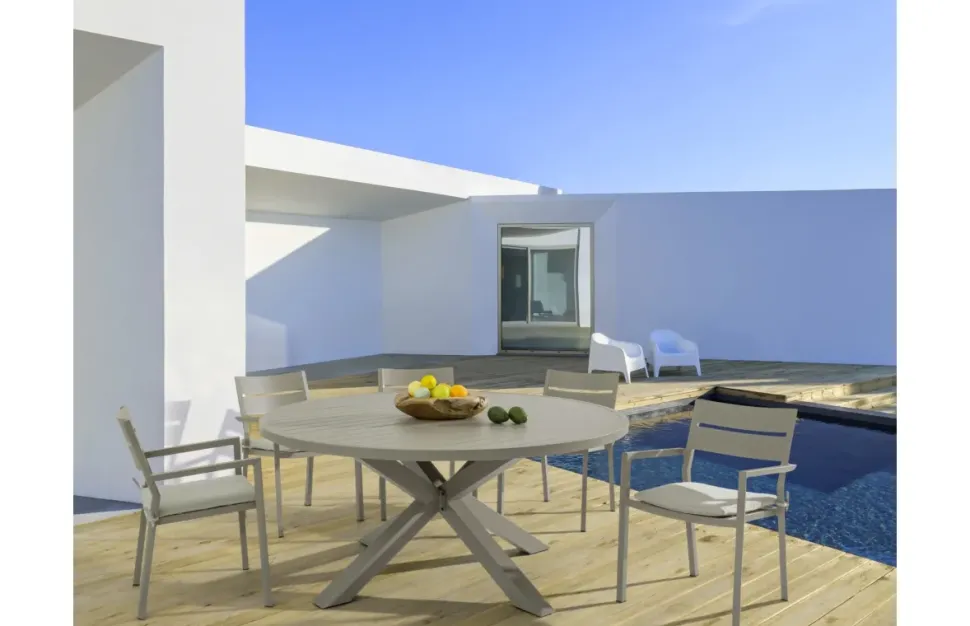 Tavolo per l'esterno Tavolo skipper tortora con 6 poltroncine shark tortora Bizzotto a prezzo scontato