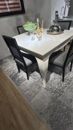 Tavolo quadrato in legno Tavolo quadrato laccato  di Dialma brown in Offerta Outlet