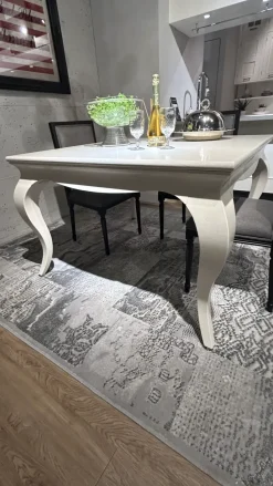 Tavolo quadrato in legno Tavolo quadrato laccato  di Dialma brown in Offerta Outlet