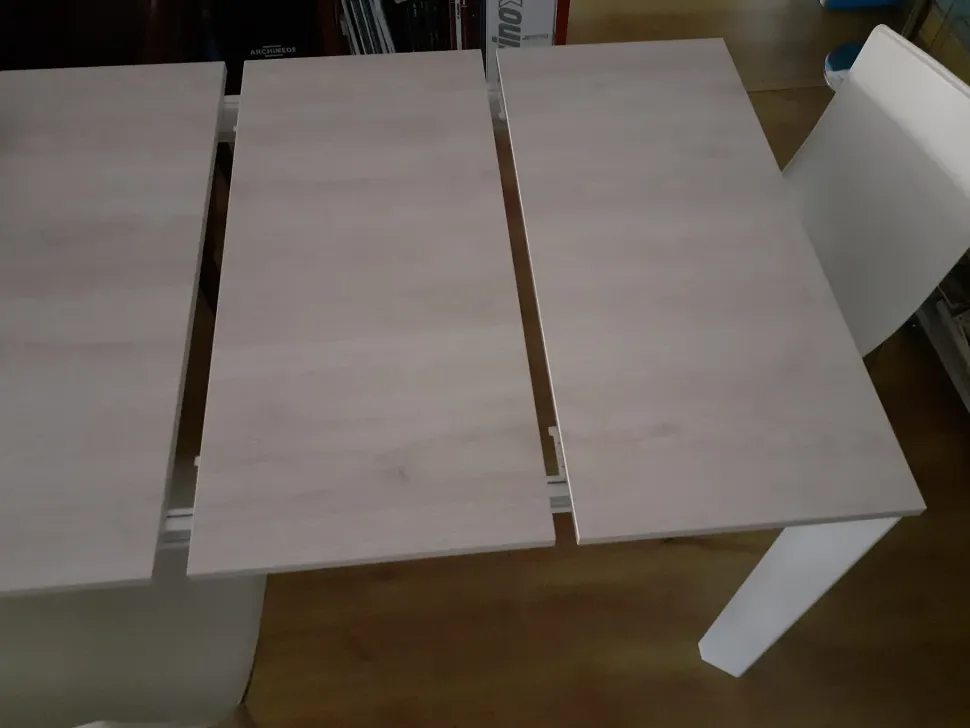 Tavolo rettangolare a quattro gambe Mario La primavera scontato