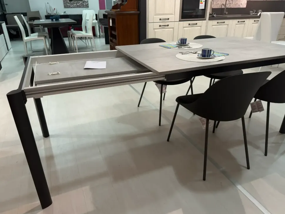 Tavolo rettangolare Aron La primavera scontato del 30%