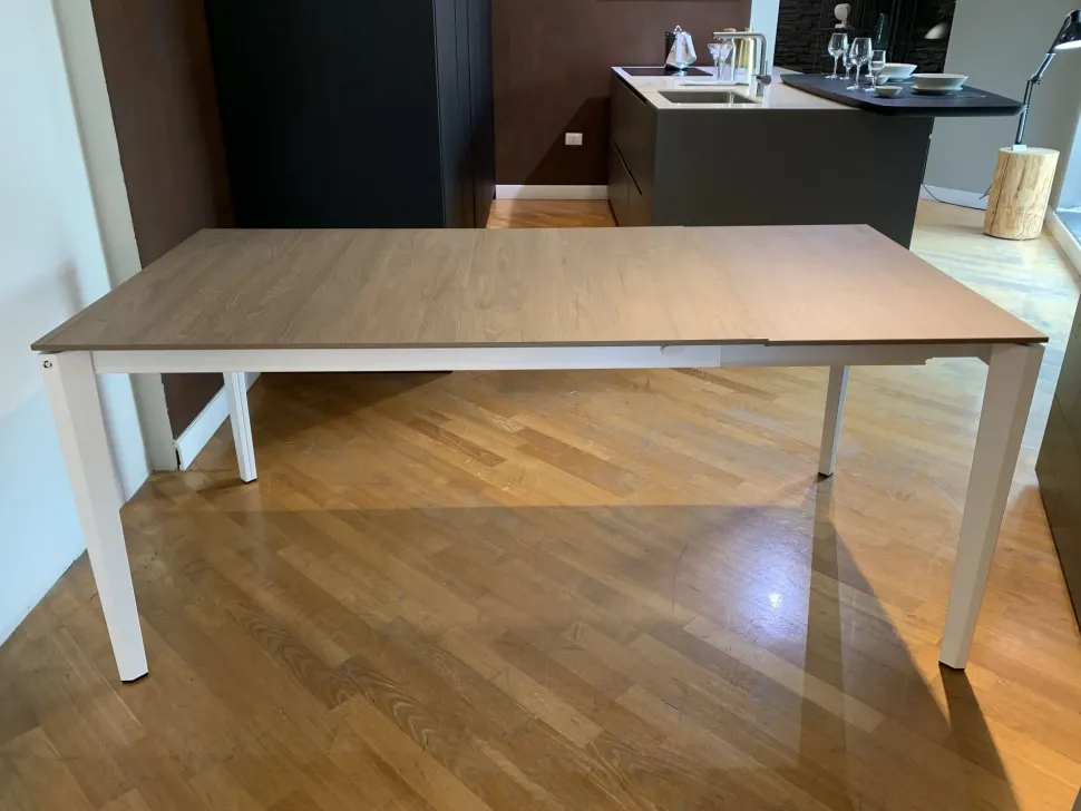 Tavolo rettangolare in legno Pentagon di Connubia in Offerta Outlet