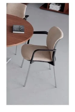 Tavolo riunione in legno Derby con 6 sedie  Flycom a prezzi convenienti