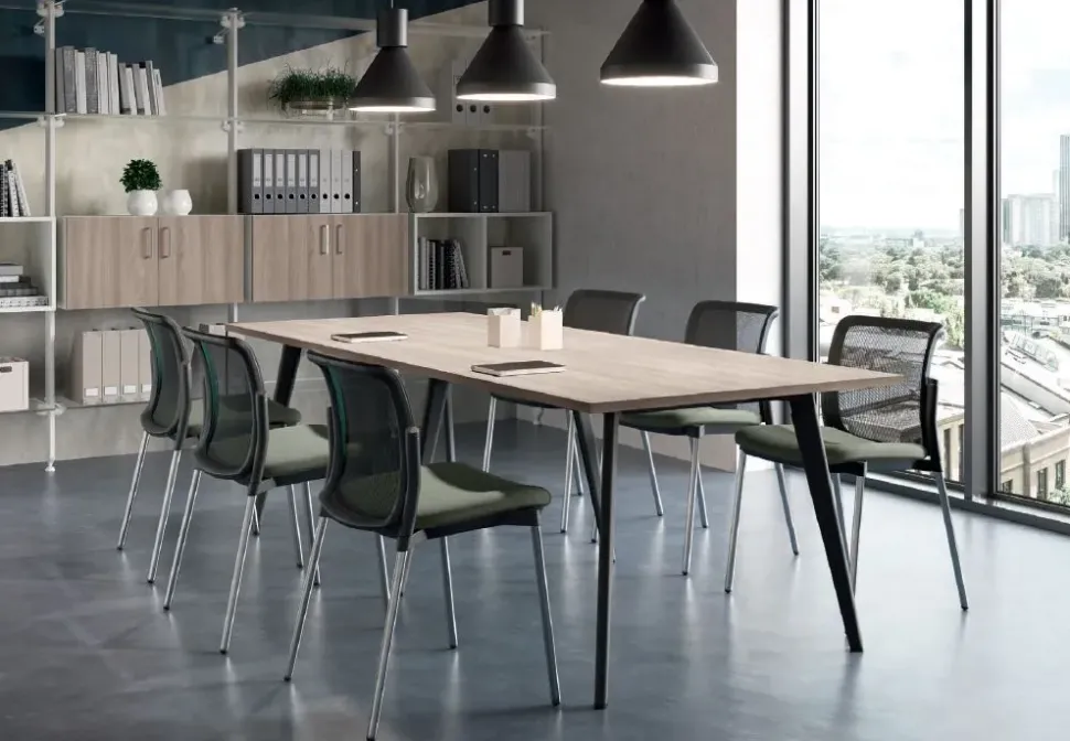 Tavolo riunione in legno Rhea con 6 sedie Flycom a prezzi convenienti