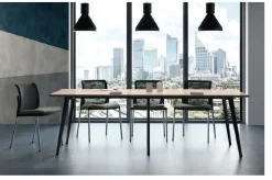 Tavolo riunione in legno Rhea con 6 sedie Flycom a prezzi convenienti