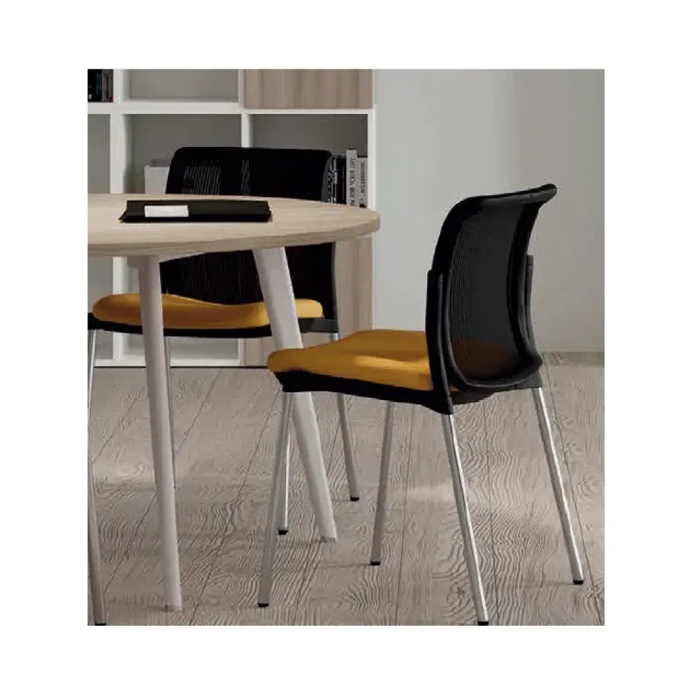 Tavolo riunione Rhea tondo con 4 sedie in legno Flycom in Offerta Outlet