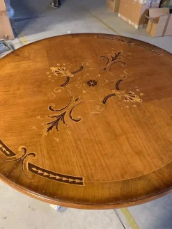 Tavolo rotondo in legno artigianale Giglio, prezzo scontato.