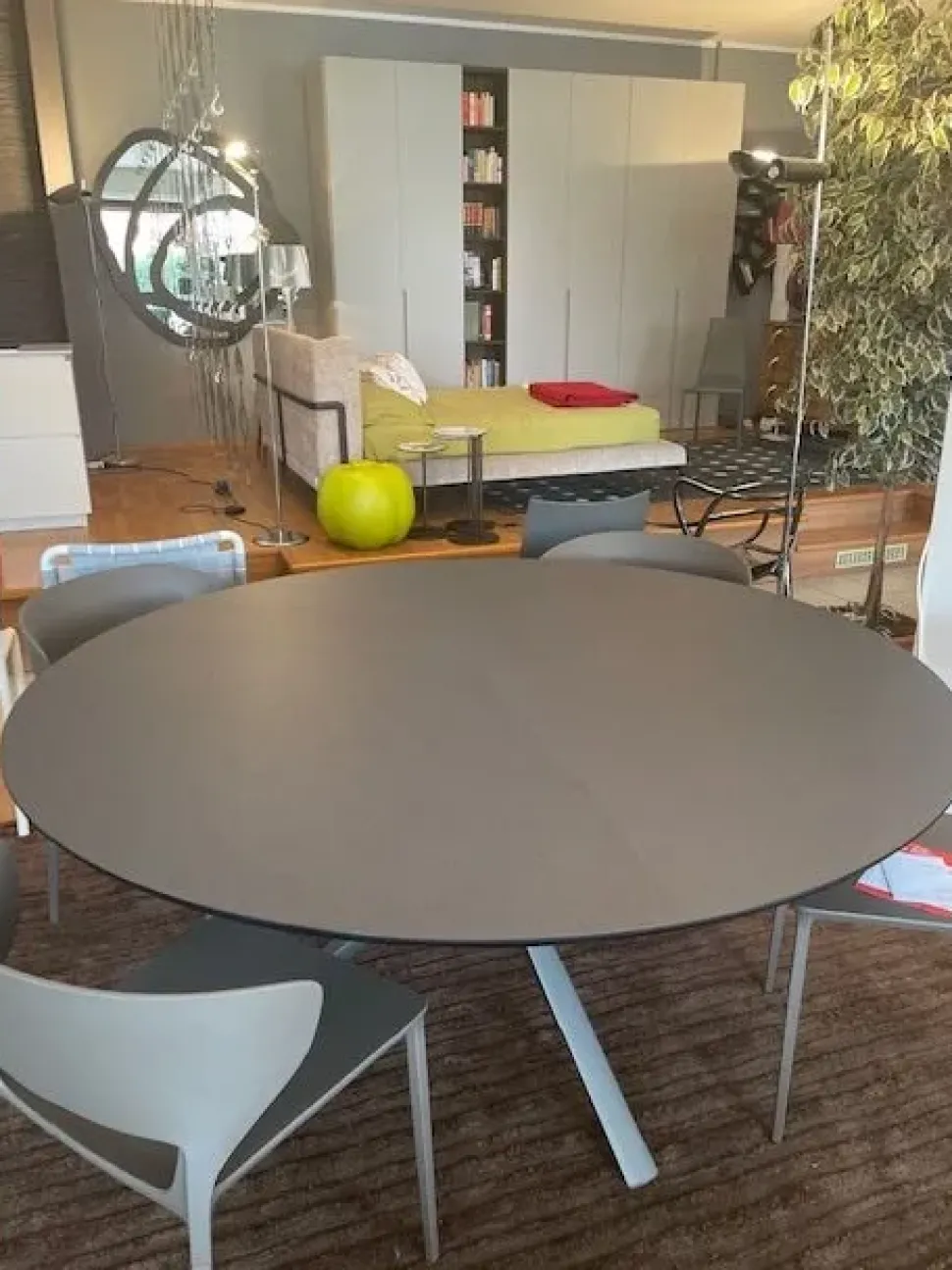 Tavolo rotondo Oops Kristalia scontato del 37%