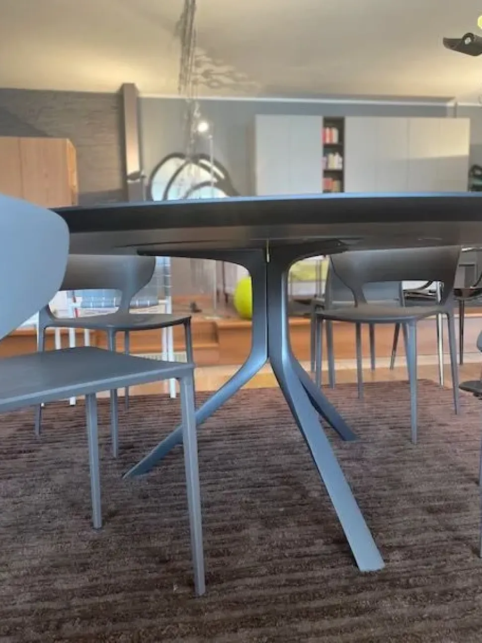 Tavolo rotondo Oops Kristalia scontato del 37%