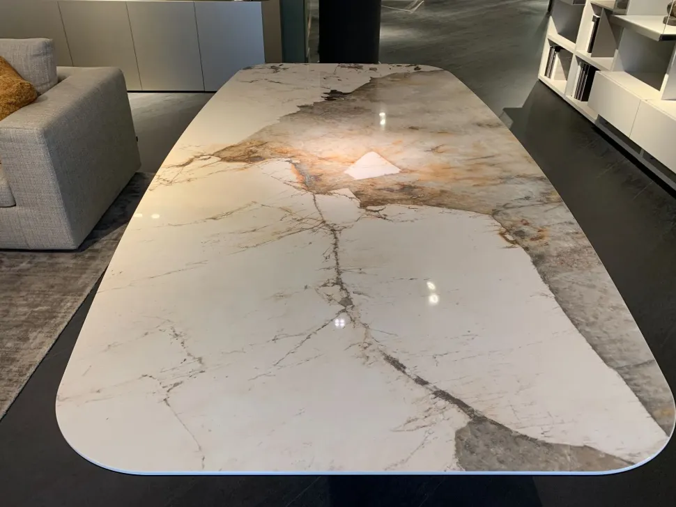 Tavolo sagomato in ceramica Skorpio di Cattelan italia in Offerta Outlet