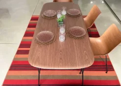 Tavolo sagomato Viscount of wood Kartell scontato del 30%