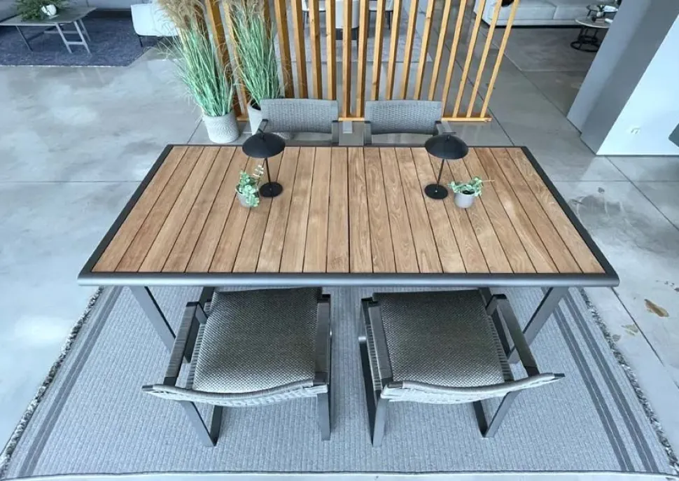 Tavolo scontato per l'esterno Golden gate Molteni & c