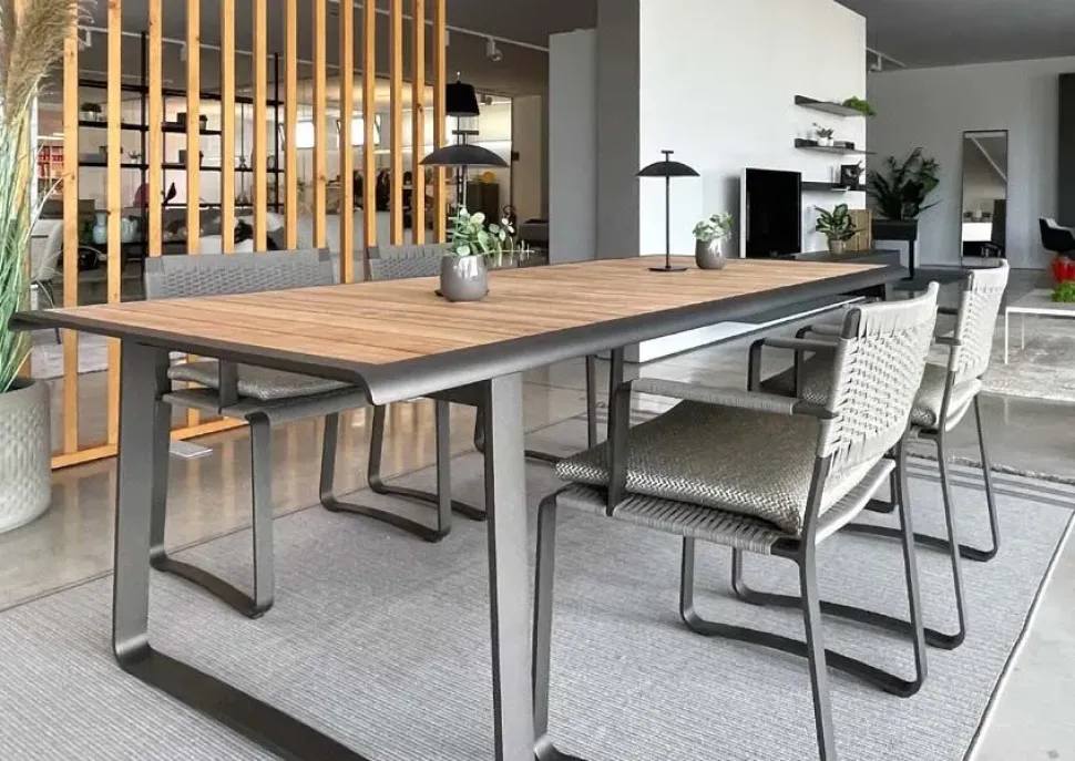 Tavolo scontato per l'esterno Golden gate Molteni & c