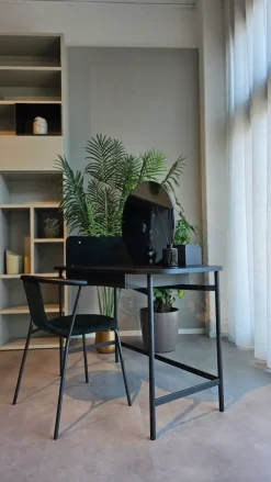 Tavolo Scrittoio ninfea e sedia agel di Novamobili scontato del 30%