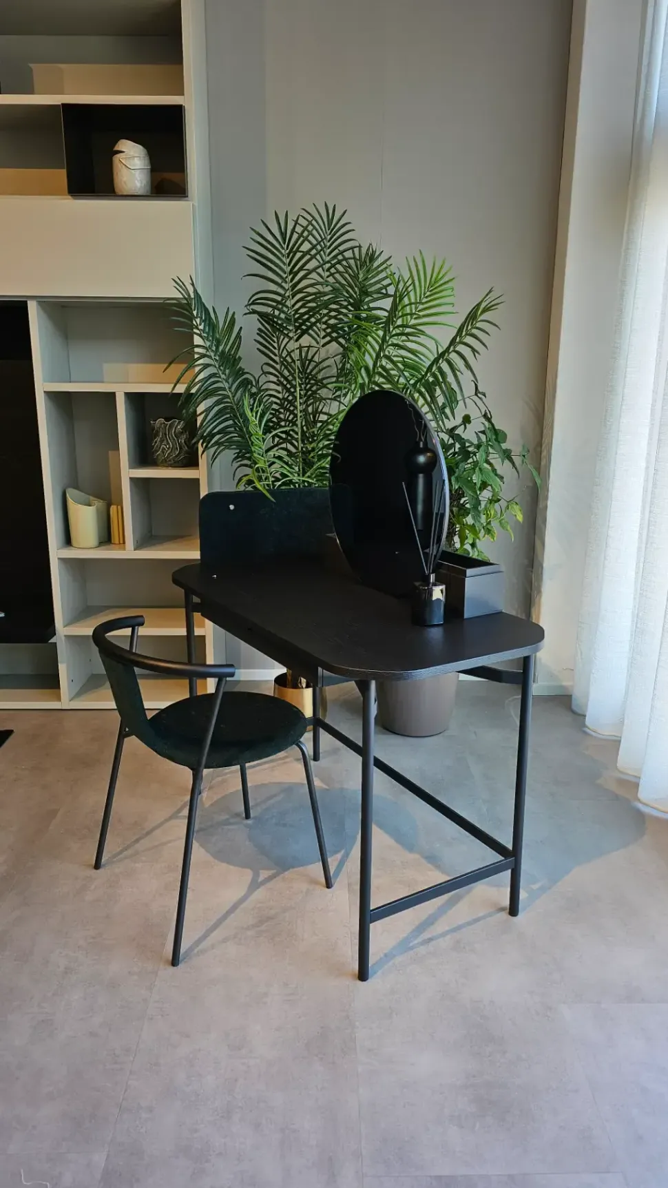 Tavolo Scrittoio ninfea e sedia agel di Novamobili scontato del 30%