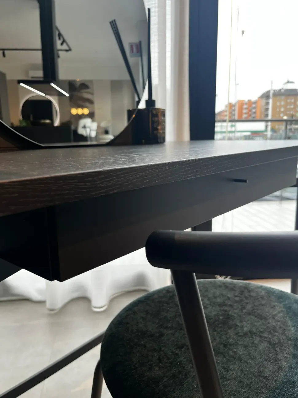 Tavolo Scrittoio ninfea e sedia agel di Novamobili scontato del 30%